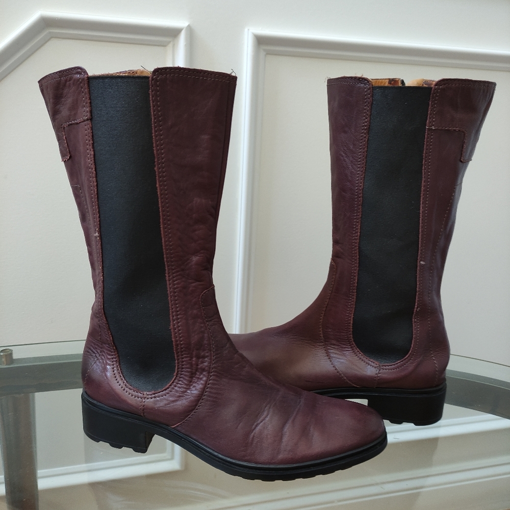 HUNTER Darby Very Berry Leather Pull-On Boot women's 8.5 Fit Like 8